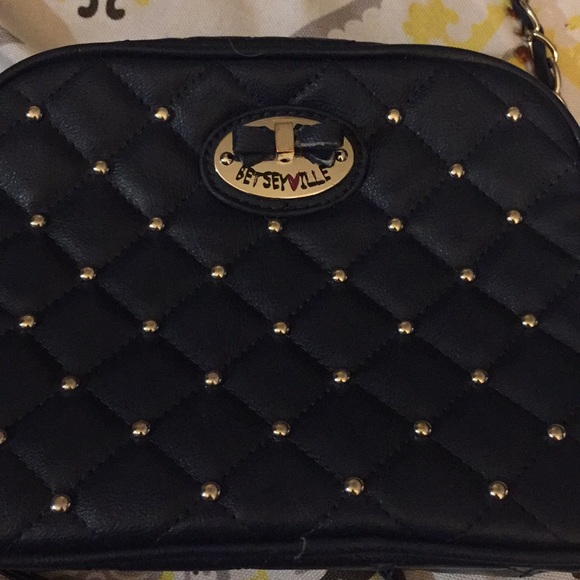 Sm  otc  BETSEYVILLE. Purse great cond no damage - Picture 4 of 4